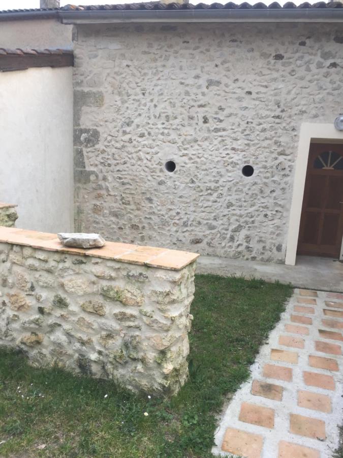 Superbe Gite A La Campagne Dans Le Bordelais Saint-Vivien-de-Blaye Εξωτερικό φωτογραφία